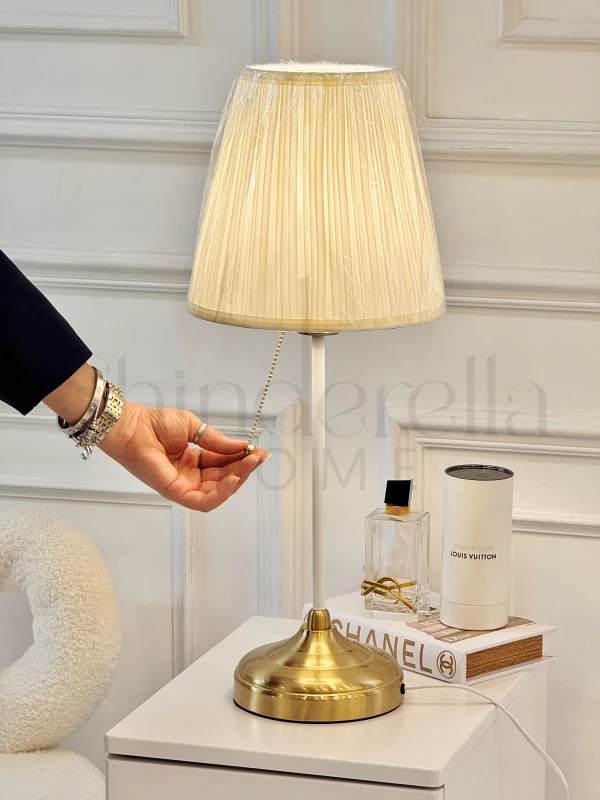 تيبل لامب ذهبي وابيض مع طربوش ايفوري