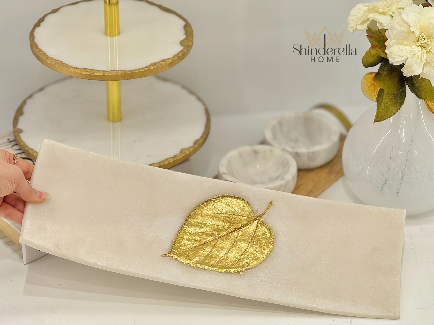 صحن شايش مطاول مع نقشة ورقة مذهب 46*15 سم