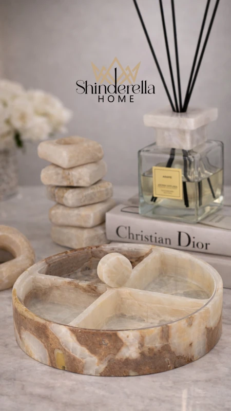 مضيفة رخام إيطالي مع غطاه ✨