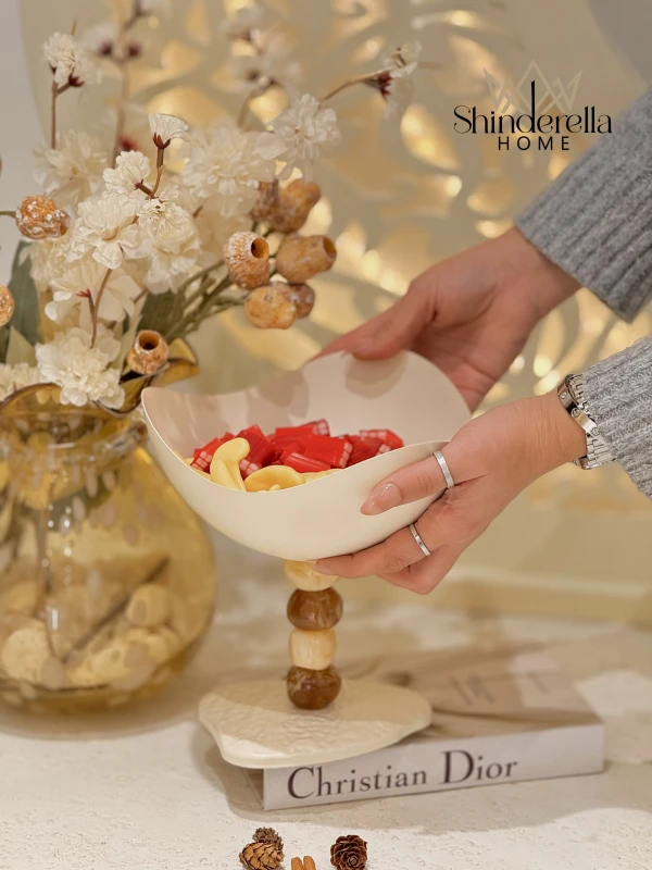 مضيفة آثر حجم وسط